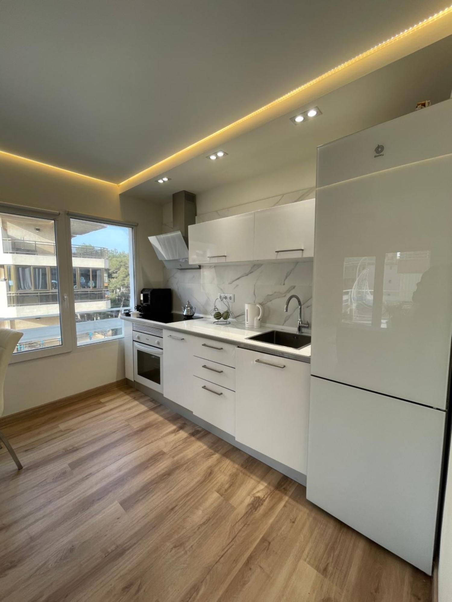 Harmony Apartment ซาลอว์ ภายนอก รูปภาพ